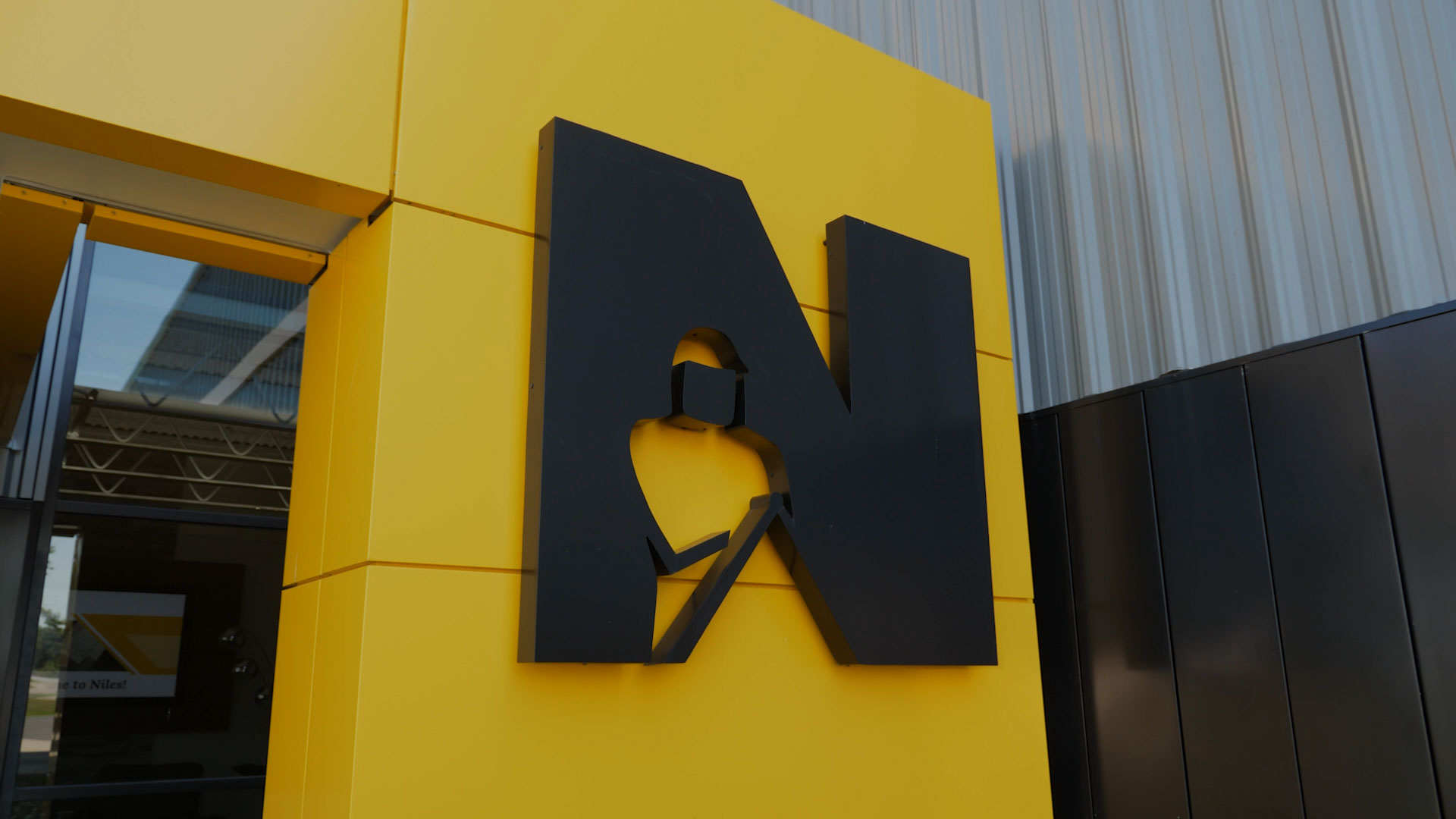 video-overlay Coors - New Albany, GA